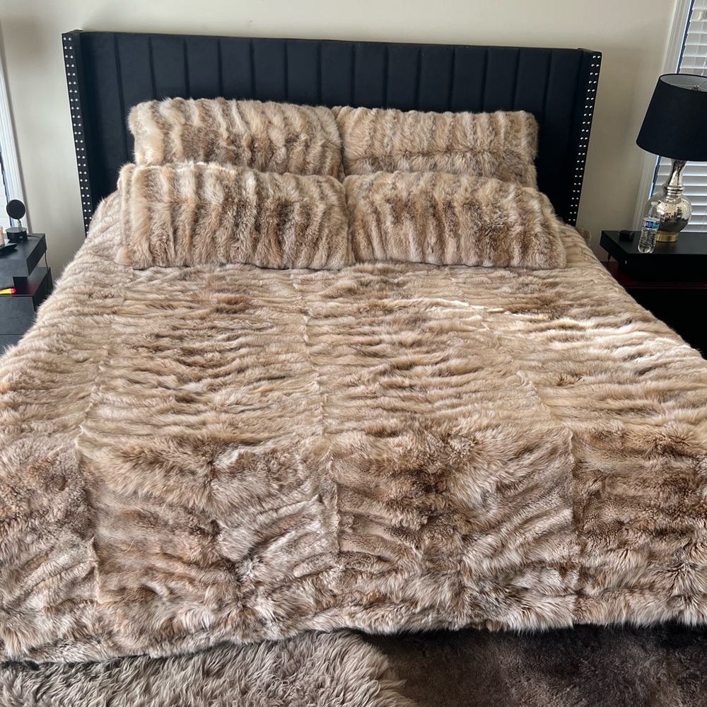 Luxurious lynx Fur Bedding Set